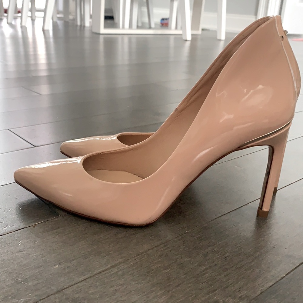 Ted Baker London Savio Pointed Toe Pump size 8